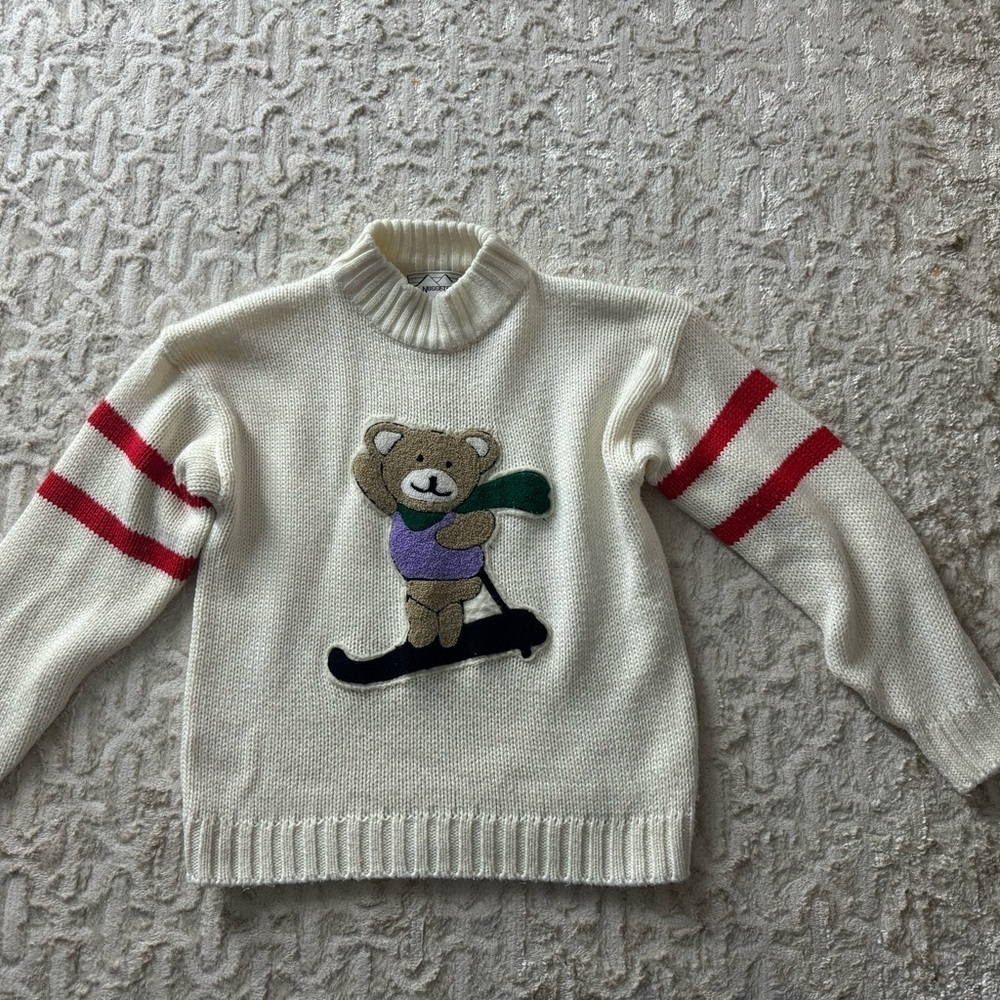 Vintage 1980’s varsity Sweater with Bear Design size medium. Very soft !